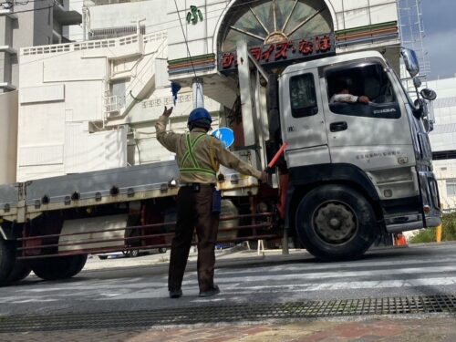 交通誘導スタッフ（①有資格者 ②無資格者）